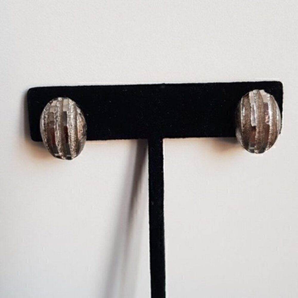 5/25$  Vintage clip on earrings multi texture silver tone